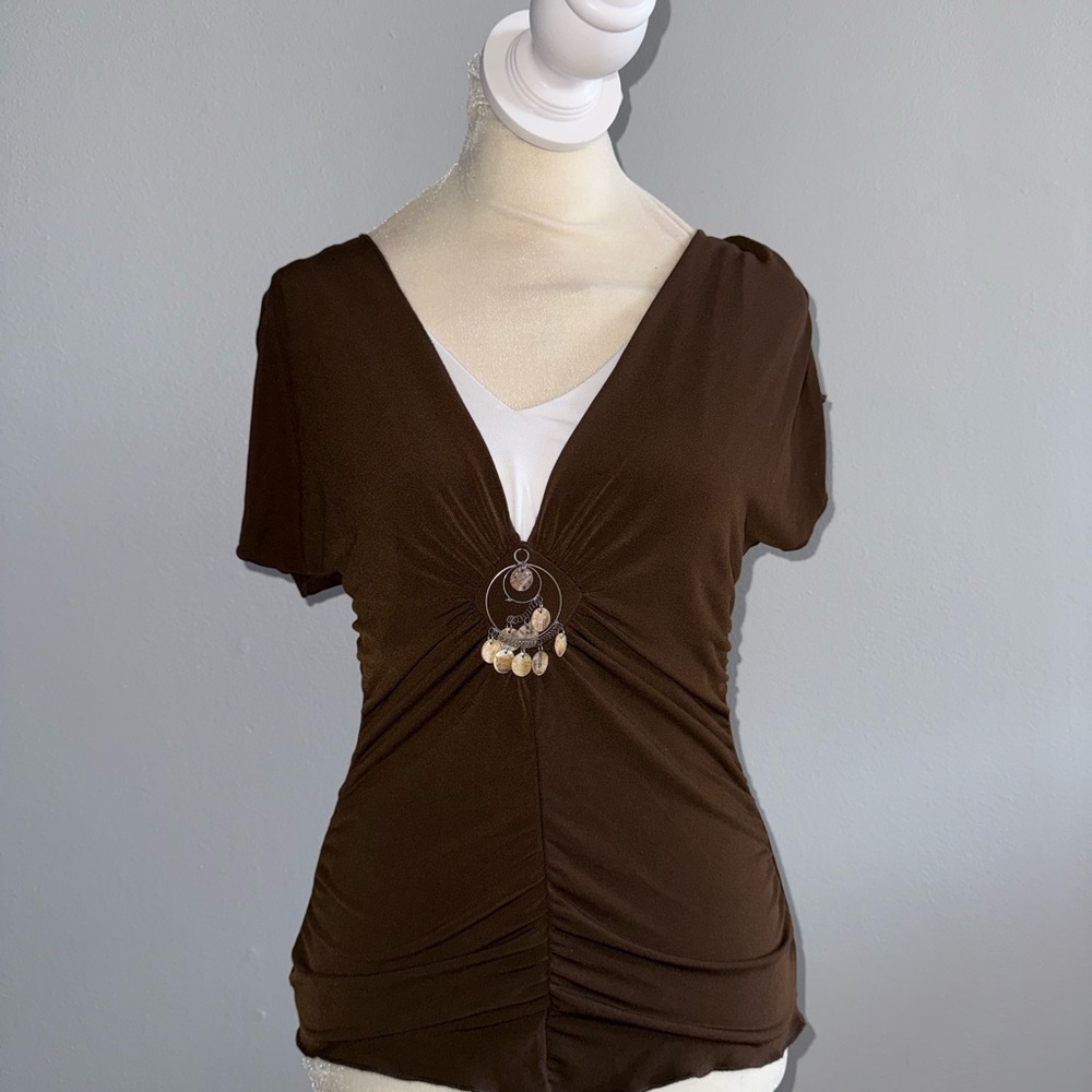 A. Byer Brown V-Neck Short Sleeve Top with Pendant Detail